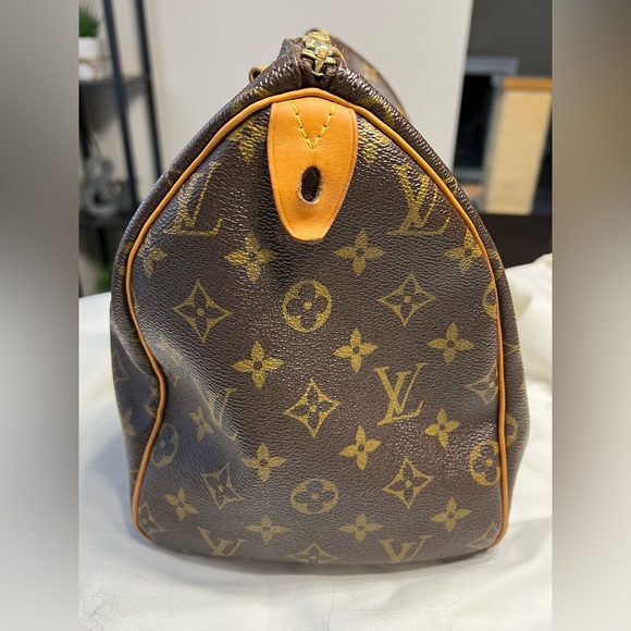 Louis Vuitton Speedy 30 👜 in Classic Monogram - Picture 6 of 16